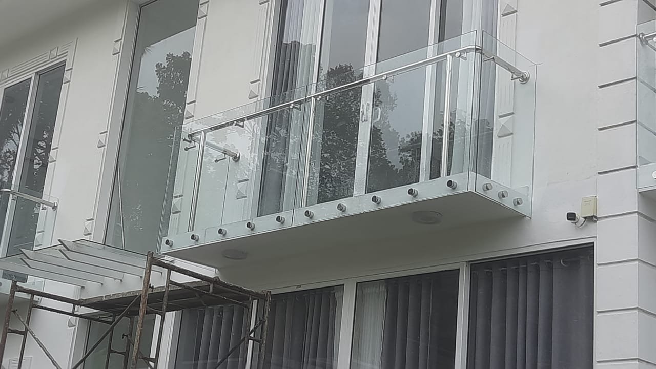 Glass Balcony Railing Contractors Ingiriya in Kalutara